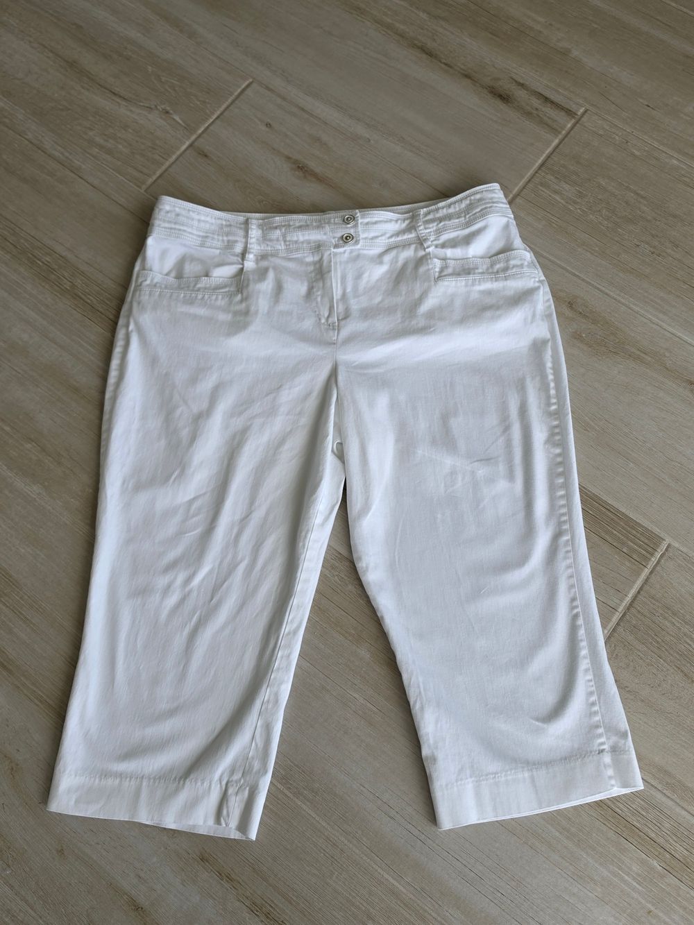 Sharagano Studio White Cropped Capris Double Buttons With Pockets Size 16
